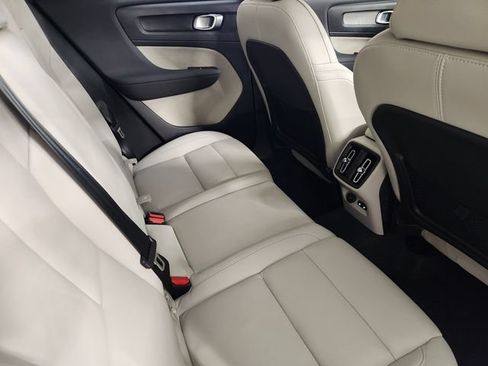 Certified 2026 Volvo XC40 B5 Plus AWD/4WD image 29