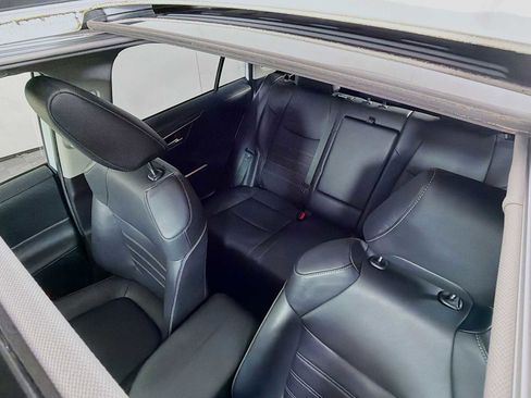 Used 2020 Toyota RAV4 XLE Premium image 18