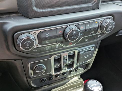 Used 2023 Jeep Gladiator Willys image 22