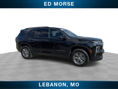 Used 2025 Chevrolet Traverse LT image 9