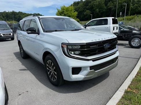 Used 2025 Ford Expedition Platinum AWD/4WD image 11