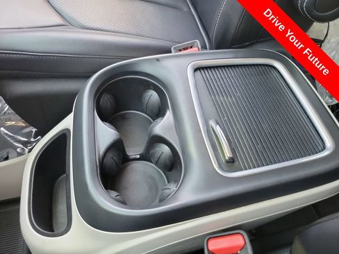 Used 2023 Chrysler Pacifica Touring-L FWD image 15