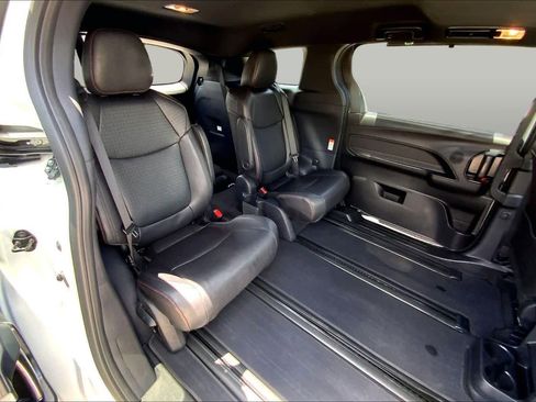 Used 2025 Toyota Sienna XSE FWD image 20