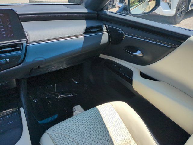 Certified 2022 Lexus ES 300h w/ Accessory Package 2 FWD image 16