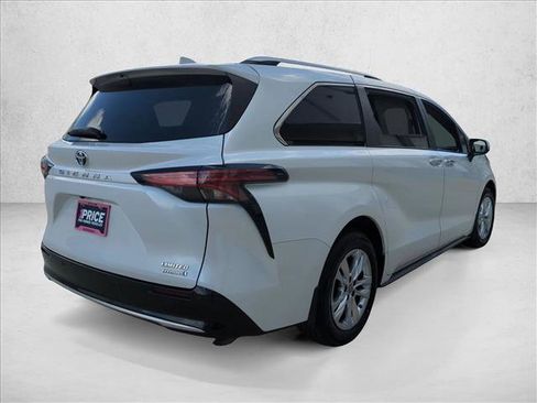 Used 2024 Toyota Sienna Limited image 6