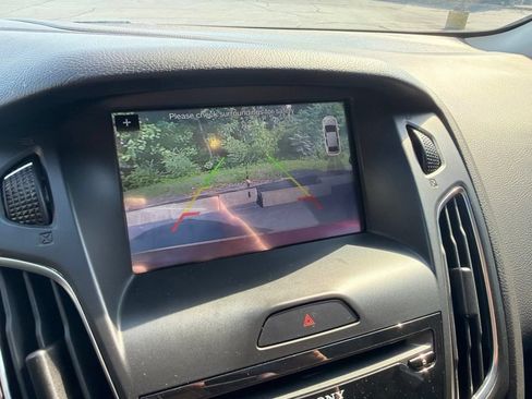 Used 2017 Ford Focus Titanium w/ Titanium Technology Package FWD image 18