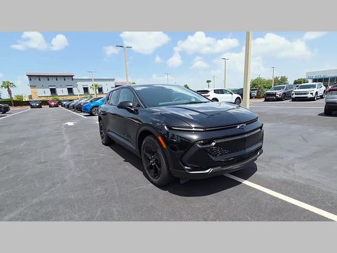 New 2026 Chevrolet Equinox EV LT w/ Midnight Package FWD image 23