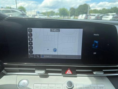 Used 2024 Hyundai Elantra Limited FWD image 19