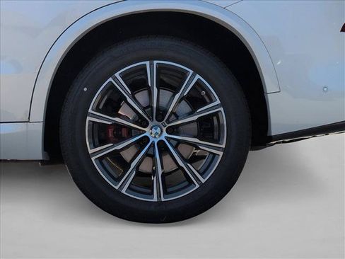 Used 2026 BMW X5 xDrive40i w/ M Sport Package AWD/4WD image 10