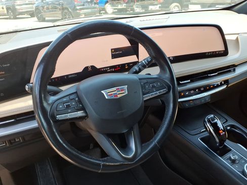 Used 2024 Cadillac XT4 Luxury AWD/4WD image 6
