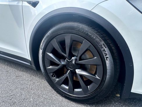 Used 2022 Tesla Model X image 15