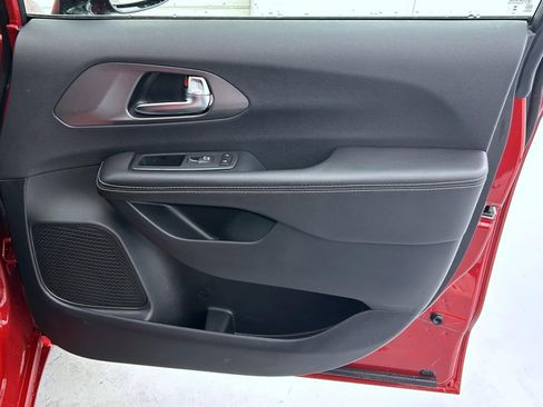 New 2026 Chrysler Pacifica Select image 16