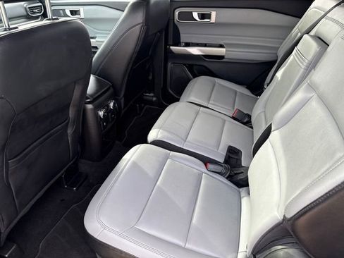 Used 2021 Ford Explorer XLT w/ Equipment Group 202A RWD image 16
