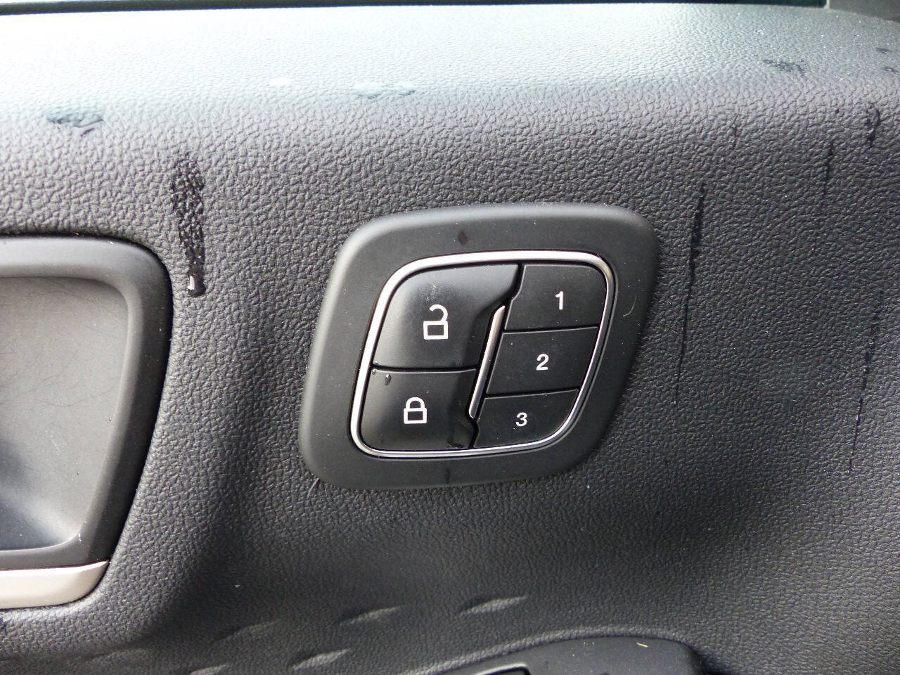 Used 2020 Ford Escape SEL AWD/4WD image 22