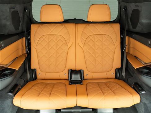 Used 2023 BMW X7 xDrive40i w/ Executive Package image 17