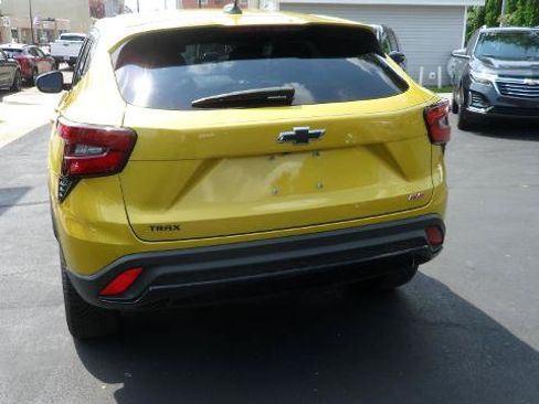 Used 2024 Chevrolet Trax RS w/ Driver Confidence Package FWD image 5