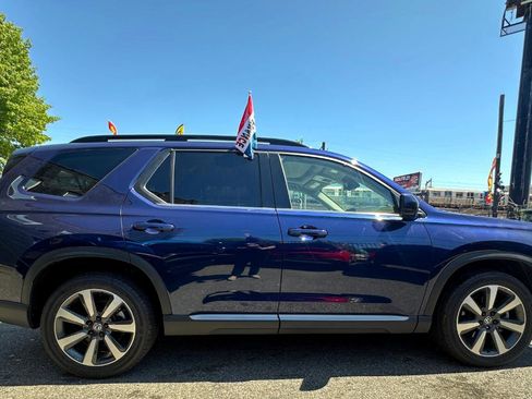 Used 2025 Honda Pilot Touring image 3