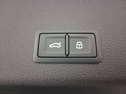 Used 2024 Audi Q8 e-tron Premium Plus w/ Premium Plus Package image 31