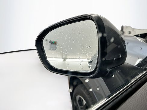 Used 2024 Mitsubishi Outlander SE image 16