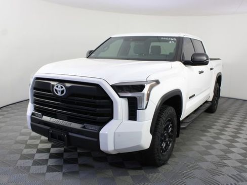Used 2025 Toyota Tundra SR5 w/ SR5 Convenience Package AWD/4WD image 19
