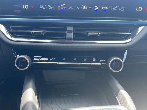 Used 2025 Chevrolet Equinox EV RS w/ Convenience Package II FWD image 31