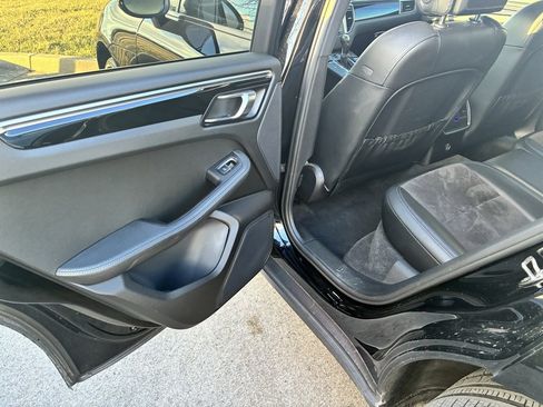 Used 2017 Porsche Macan w/ Driver Memory Package image 29