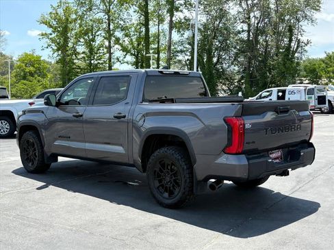 Used 2022 Toyota Tundra SR5 w/ SR5 Convenience Package AWD/4WD image 28