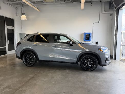 Used 2025 Honda HR-V Sport image 1