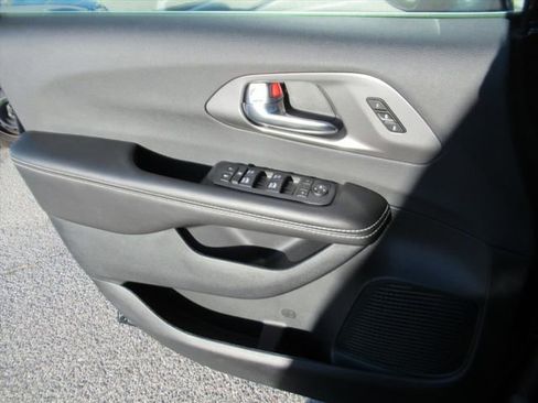 New 2026 Chrysler Pacifica Select image 25