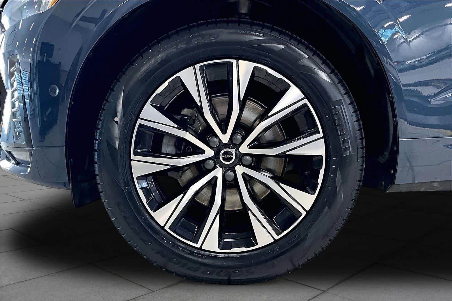 Used 2024 Volvo XC60 B5 Plus w/ Protection Package Premier AWD/4WD image 11