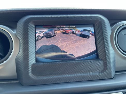 Used 2023 Jeep Wrangler Unlimited Sport AWD/4WD image 22