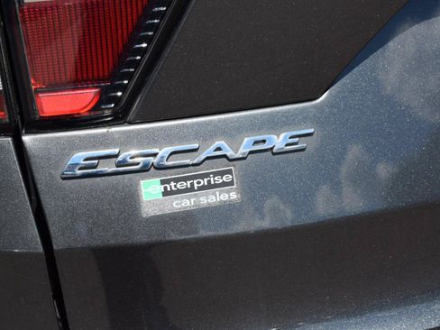 Used 2018 Ford Escape SE FWD image 11