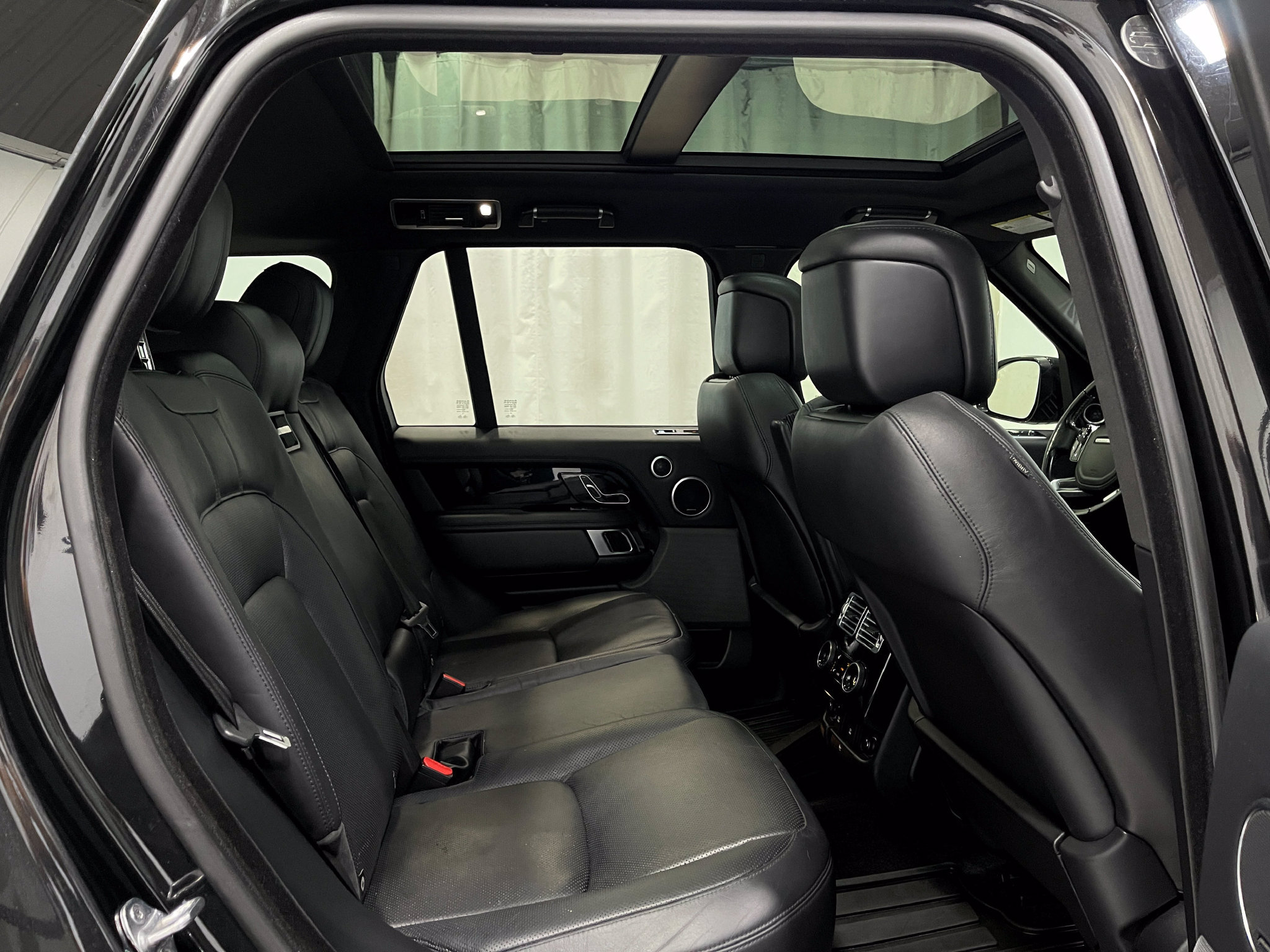 Used 2019 Land Rover Range Rover Supercharged AWD/4WD image 30