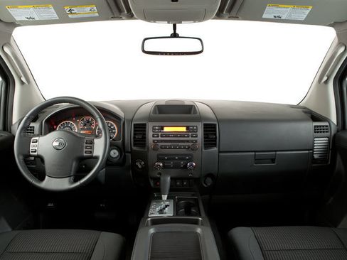 Used 2013 Nissan Titan SL w/ Moonroof Pkg AWD/4WD image 10