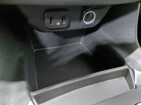 Used 2020 Chevrolet Traverse LT FWD image 30