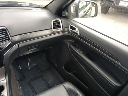 Used 2019 Jeep Grand Cherokee Limited w/ Luxury Group II image 17