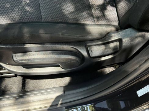 Used 2025 Kia Soul LX w/ LX Technology Package FWD image 22