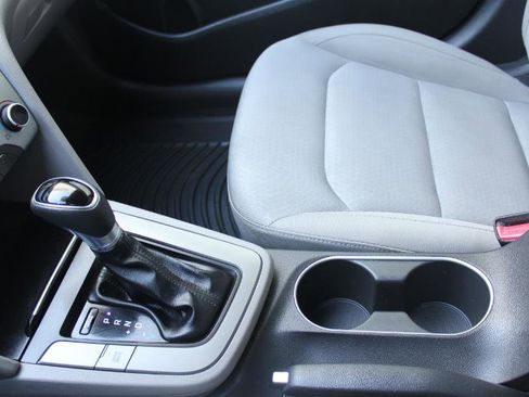 Used 2017 Hyundai Elantra SE image 28