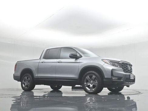 Used 2024 Honda Ridgeline TrailSport image 3