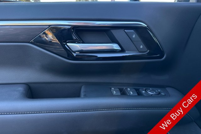 Used 2025 Chevrolet Suburban LS RWD image 15