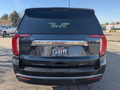 Used 2023 GMC Yukon SLT w/ SLT Premium Package image 5