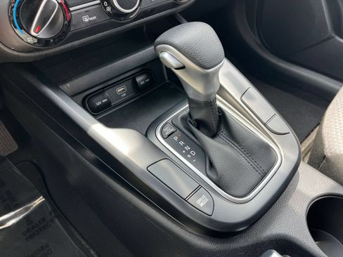 Used 2025 Kia Soul LX w/ LX Technology Package FWD image 39