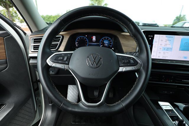 Used 2025 Volkswagen Atlas SE AWD/4WD image 11