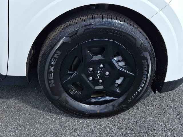 Used 2026 Kia Carnival FWD image 8