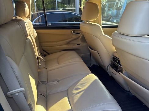 Used 2011 Lexus LX 570 4WD w/ Luxury Pkg image 9