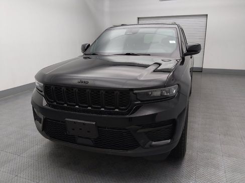 Used 2023 Jeep Grand Cherokee Altitude AWD/4WD image 15