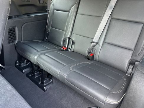 Used 2023 GMC Yukon XL SLT RWD image 16
