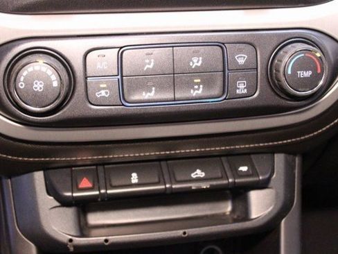 Used 2019 GMC Canyon SLE image 25