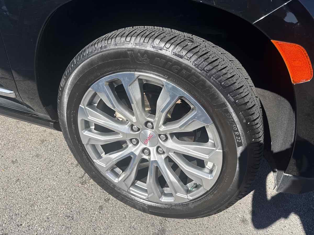 Used 2022 GMC Yukon XL Denali AWD/4WD image 28