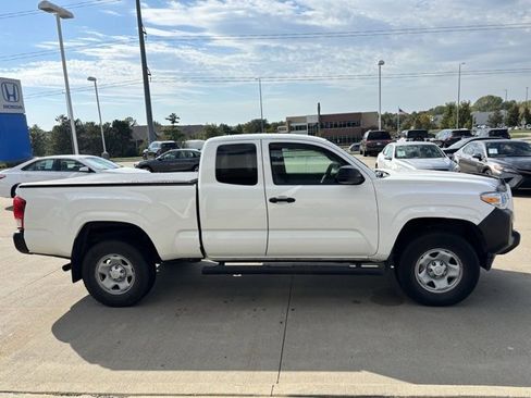 Used 2019 Toyota Tacoma SR image 4
